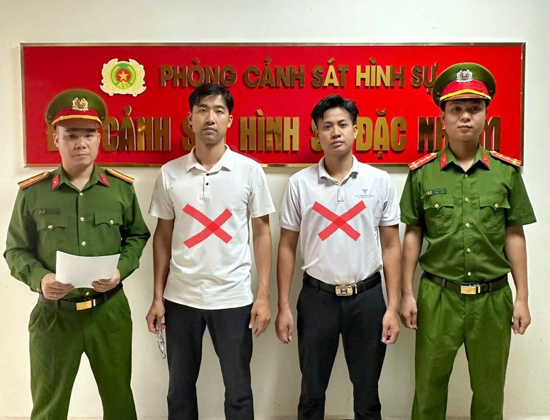 Quyền lực giả - trục lợi thật